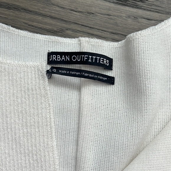 URBAN Outfitters | Over sized off white bubble sleeve sweater - Picture 3 of 11